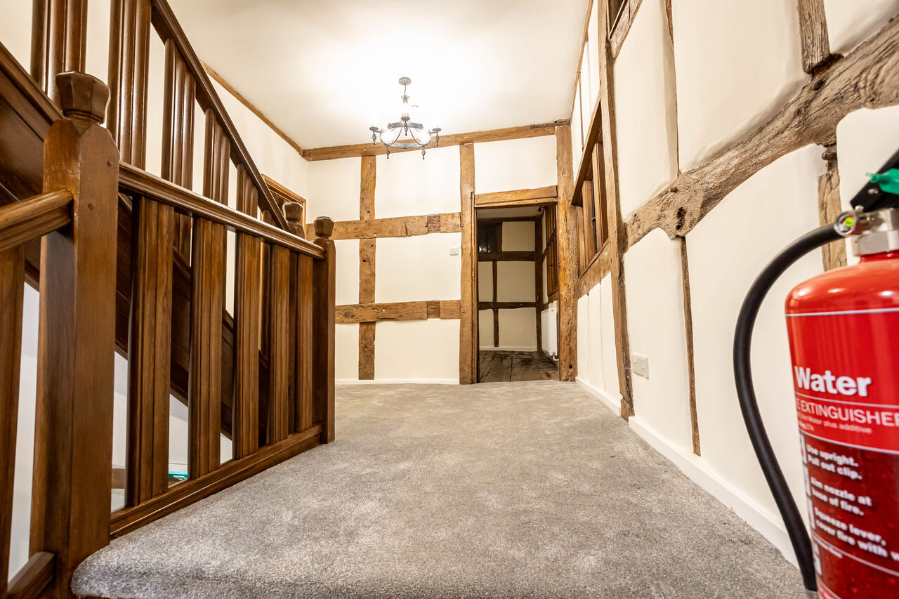 Wapsbourne Manor oak-frame restoration